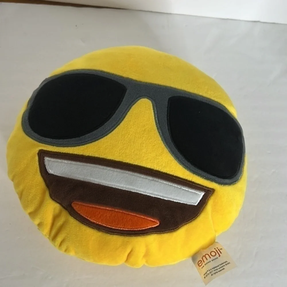 THE ICONIC BRAND EMOJI SMILE PILLOW WITH SUNGLASSES